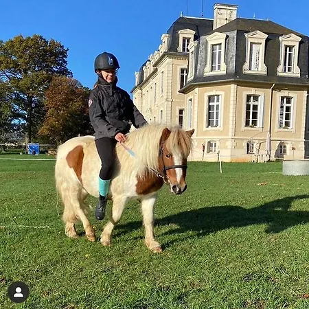 2 5 Personnes Dans Le Château De La Bouchatte Hébergement de vacances