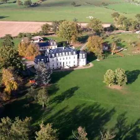 2 5 Personnes Dans Le Château De La Bouchatte Hébergement de vacances Chazemais