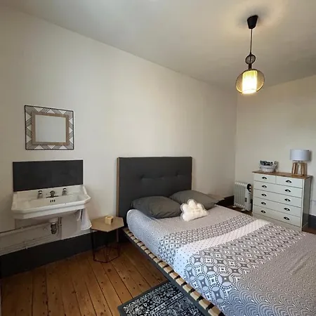 Du Campagnard Du Chateau De La Bouchatte *