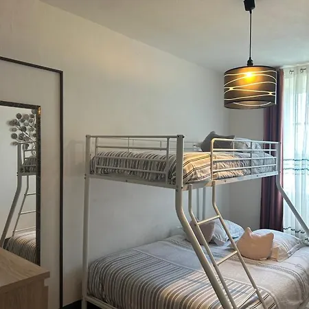 2 5 Personnes Dans Le Château De La Bouchatte Hébergement de vacances *