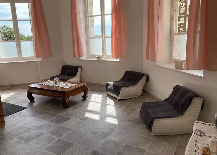 Du Campagnard Du Chateau De La Bouchatte * Chazemais