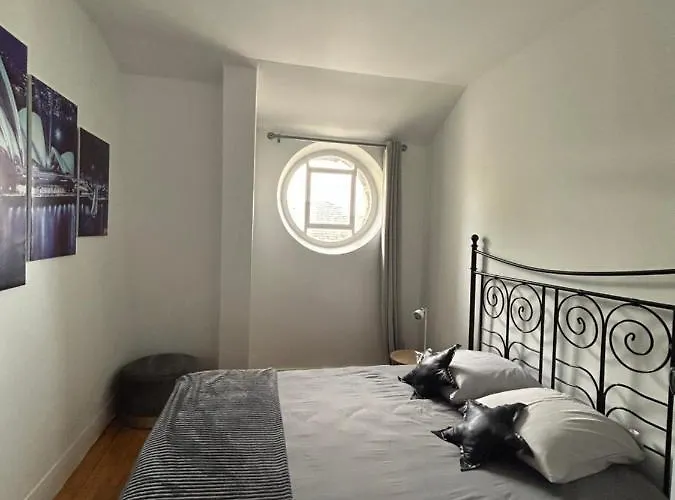 Du Campagnard Du Chateau De La Bouchatte